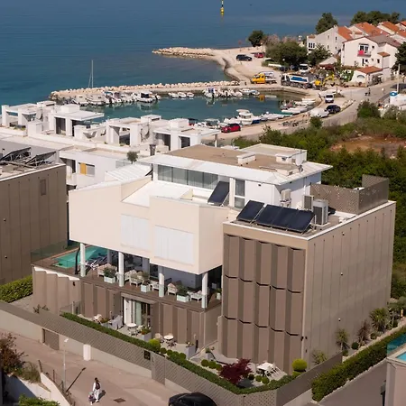 Dedaj - Penthouse Auri Apartament *